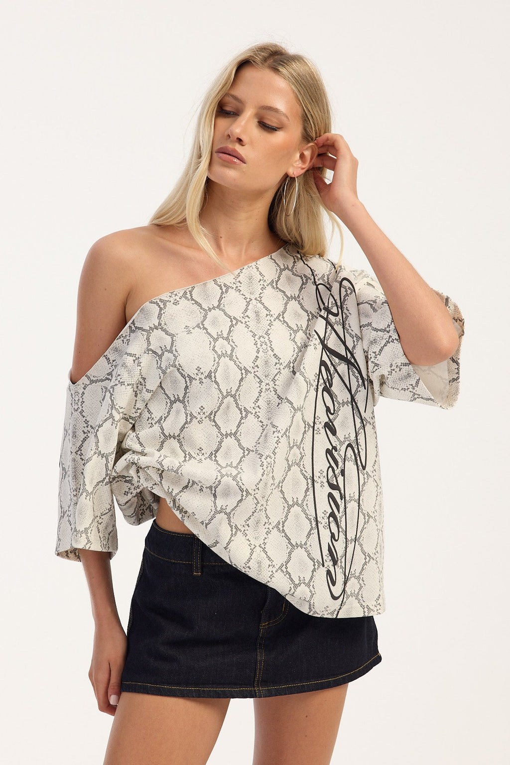 Neovision Deadly Intent Off Shoulder Relaxed Tee Cream Print