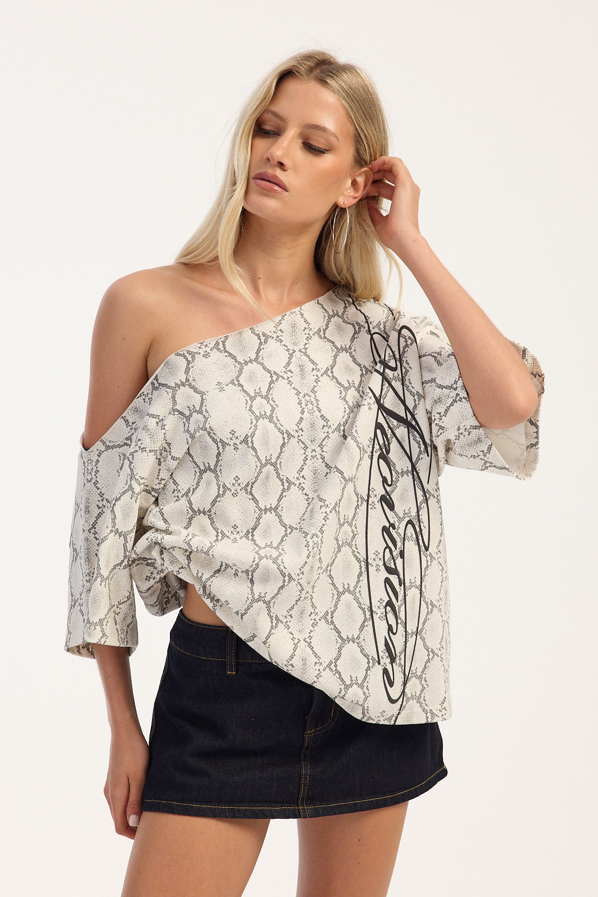 Neovision Deadly Intent Off Shoulder Relaxed Tee Cream Print