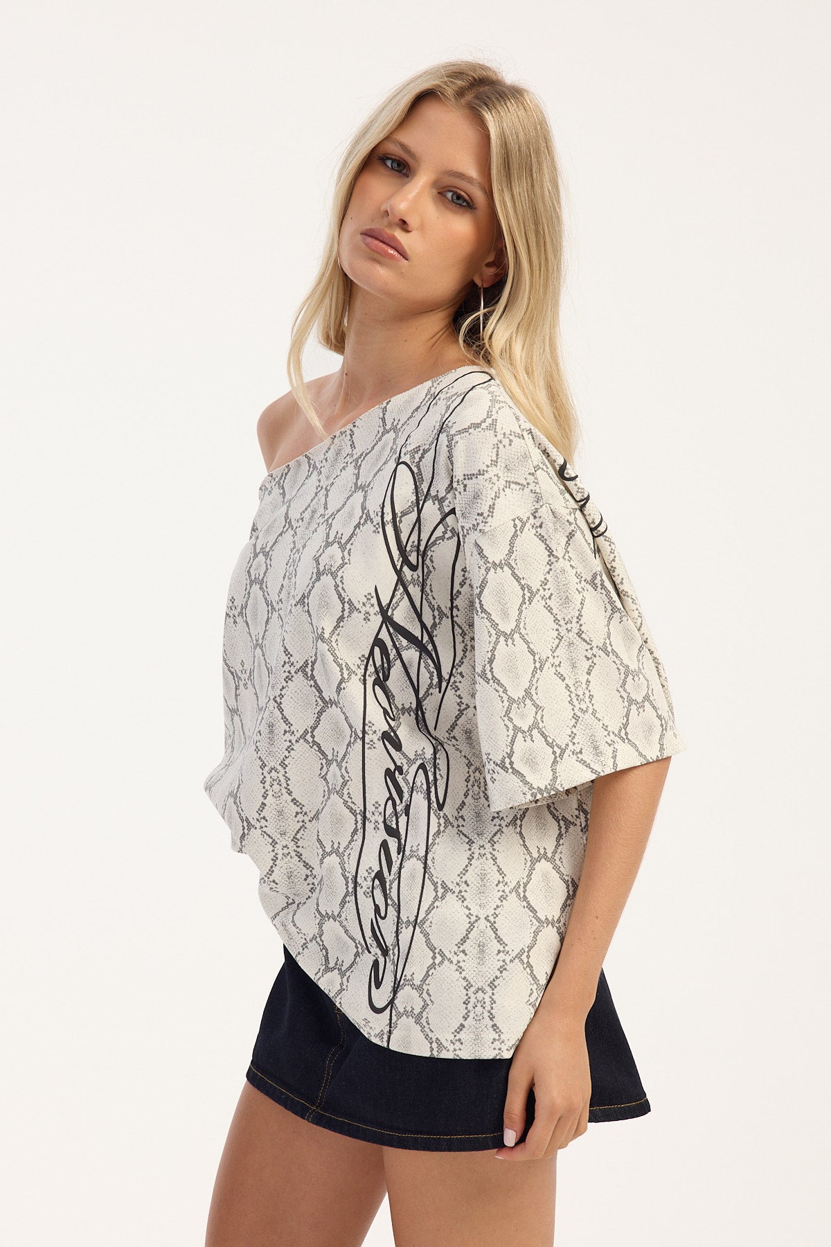Neovision Deadly Intent Off Shoulder Relaxed Tee Cream Print