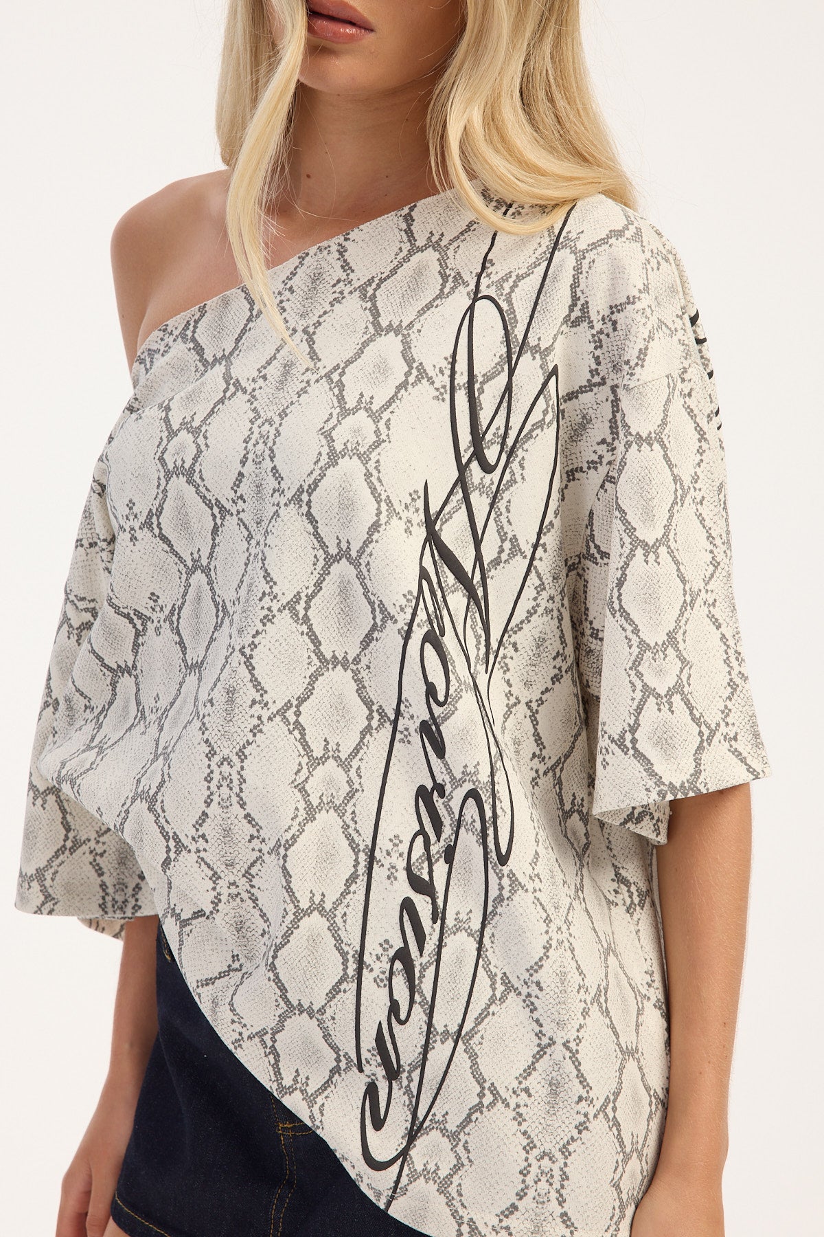 Neovision Deadly Intent Off Shoulder Relaxed Tee Cream Print