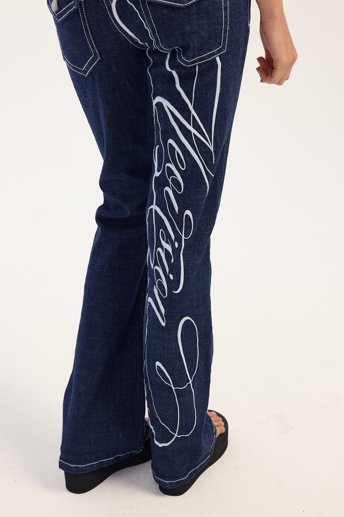 Neovision Outline Low Rise Bootcut Jean Mid Blue Denim